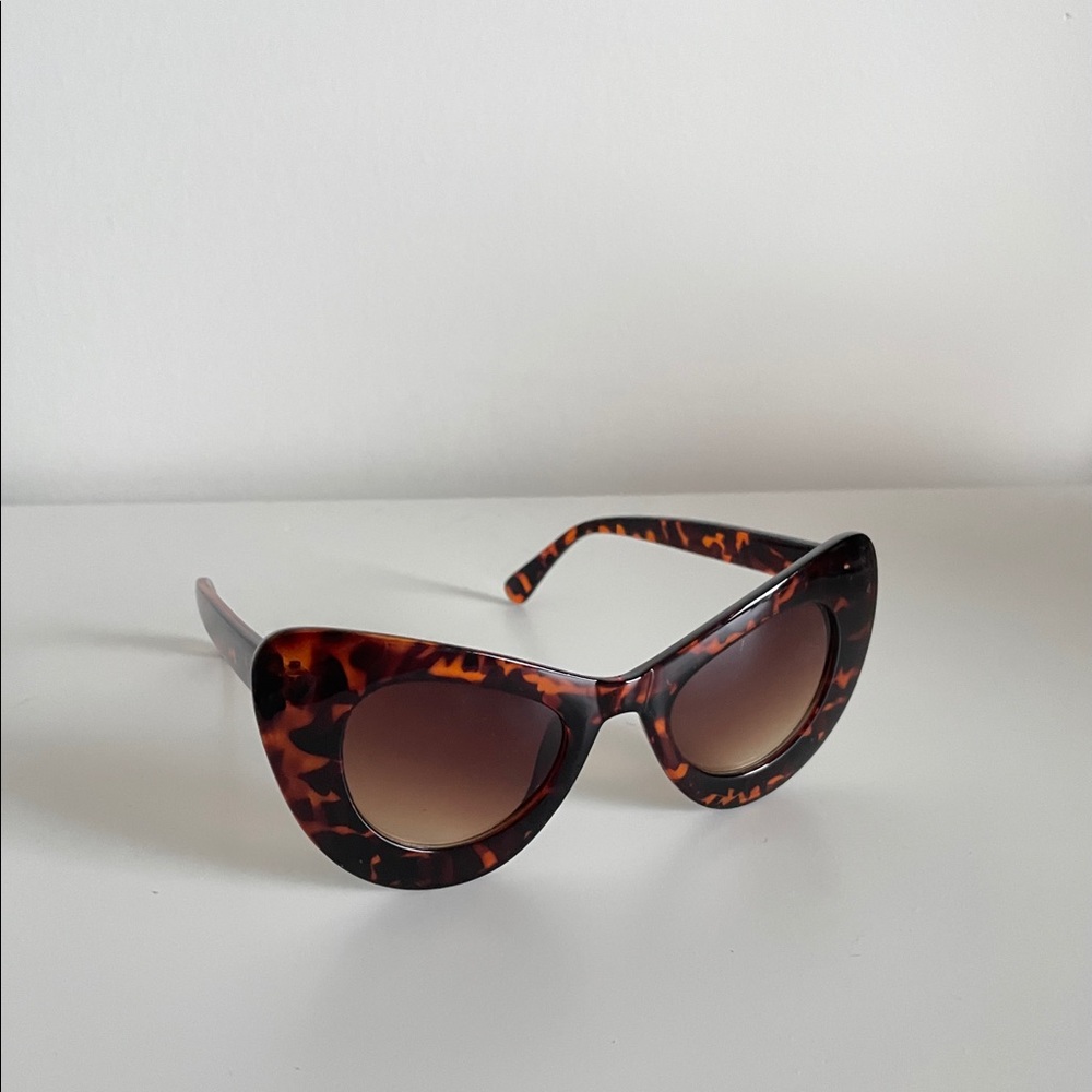 Vintage cat eye sunglasses